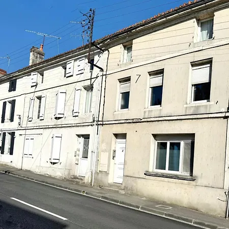 Ideal Couples & Pro - Patio Exterieur- Proche Centre Et Gare - Promenade Au Bord De La Charente - Parking A Proximite - Wifi Tres Debit - Equipement Premium -netflix