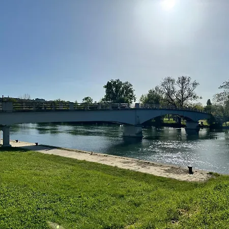 شقة Ideal Couples & Pro - Patio Exterieur- Proche Centre Et Gare - Promenade Au Bord De La Charente - Parking A Proximite - Wifi Tres Debit - Equipement Premium -netflix *