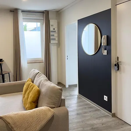 דירה Louerangouleme - Ideal Couples & Pro - Patio Exterieur- Proche Centre Et Gare - Promenade Au Bord De La Charente - Parking A Proximite - Wifi Tres Debit - Equipement Premium -netflix אנגולם