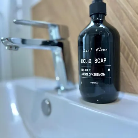 Ideal Couples & Pro - Patio Exterieur- Proche Centre Et Gare - Promenade Au Bord De La Charente - Parking A Proximite - Wifi Tres Debit - Equipement Premium -netflix