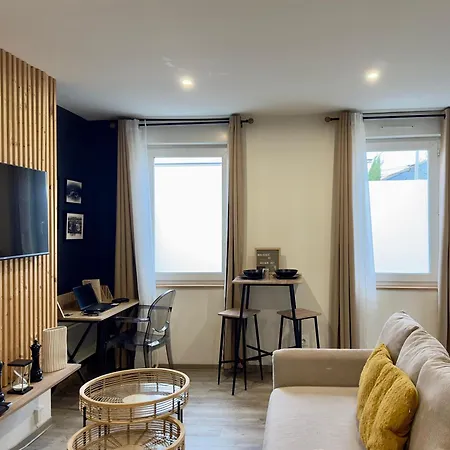 דירה Louerangouleme - Ideal Couples & Pro - Patio Exterieur- Proche Centre Et Gare - Promenade Au Bord De La Charente - Parking A Proximite - Wifi Tres Debit - Equipement Premium -netflix *